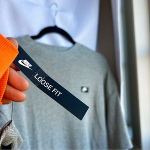 NIKE Men’s Loose Fit T-Shirt